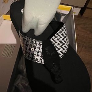 Yellow box brand new flip flops women’s size 8